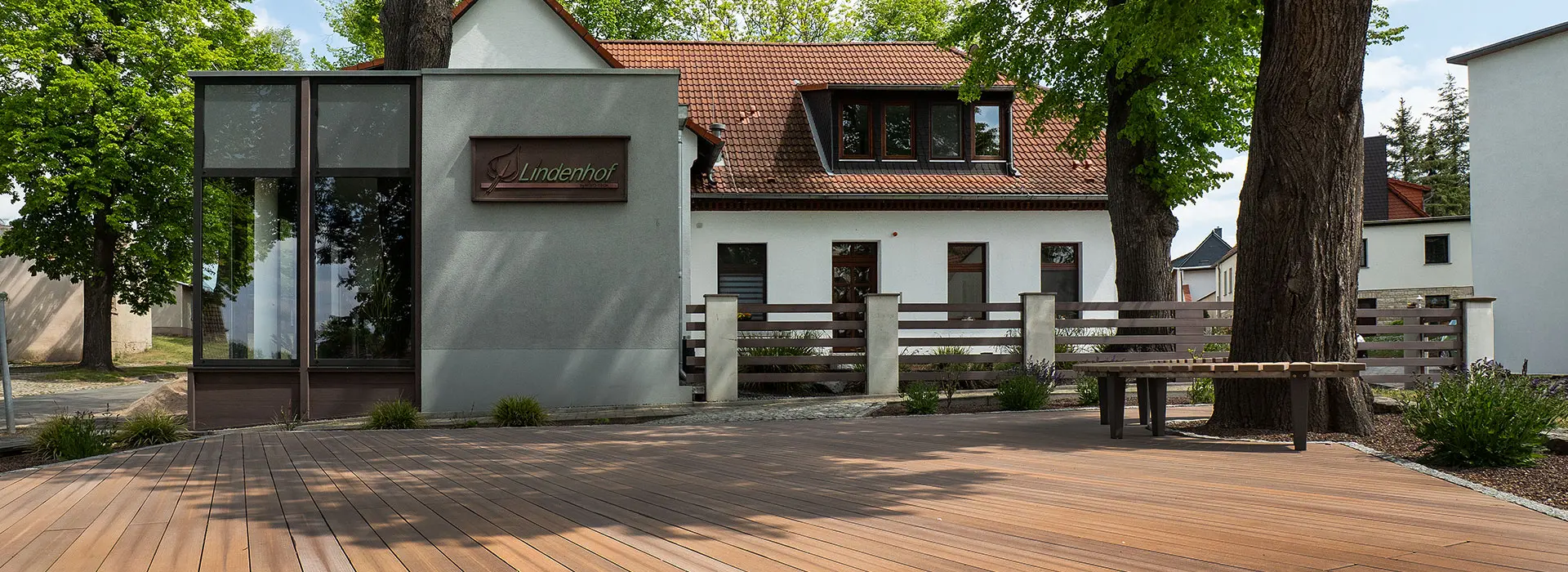 Olive Roggisch am megawood® Schulungszentrum im Lindenhof