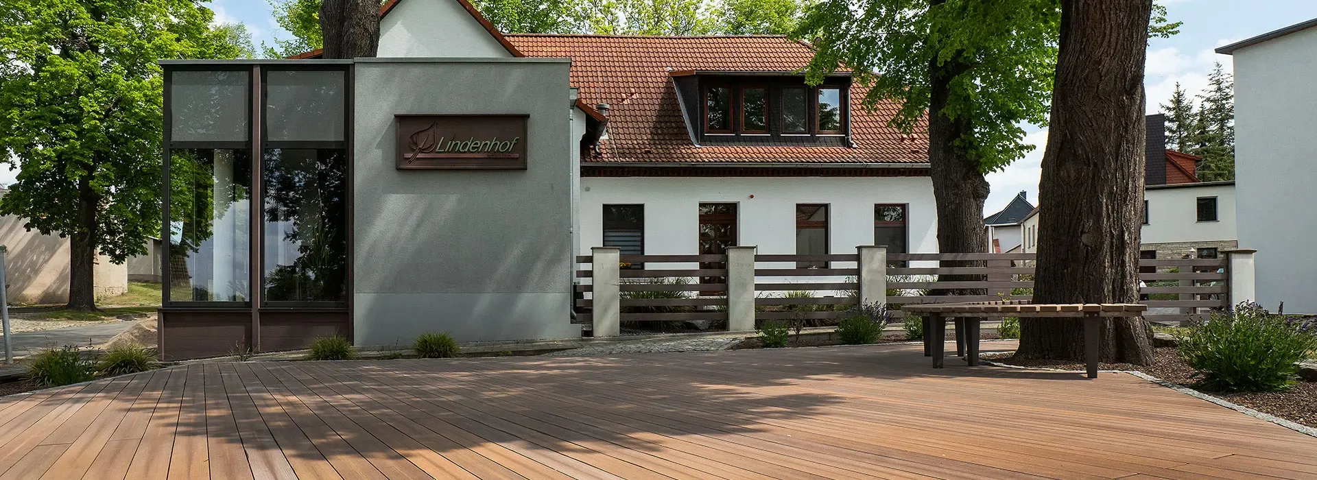 Olive Roggisch am megawood® Schulungszentrum im Lindenhof