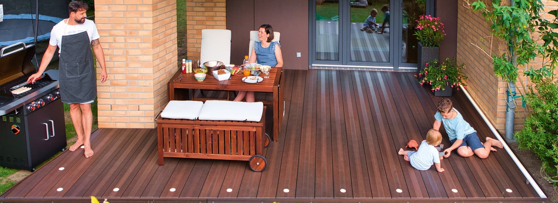 Familieplezier op het megawood® terras